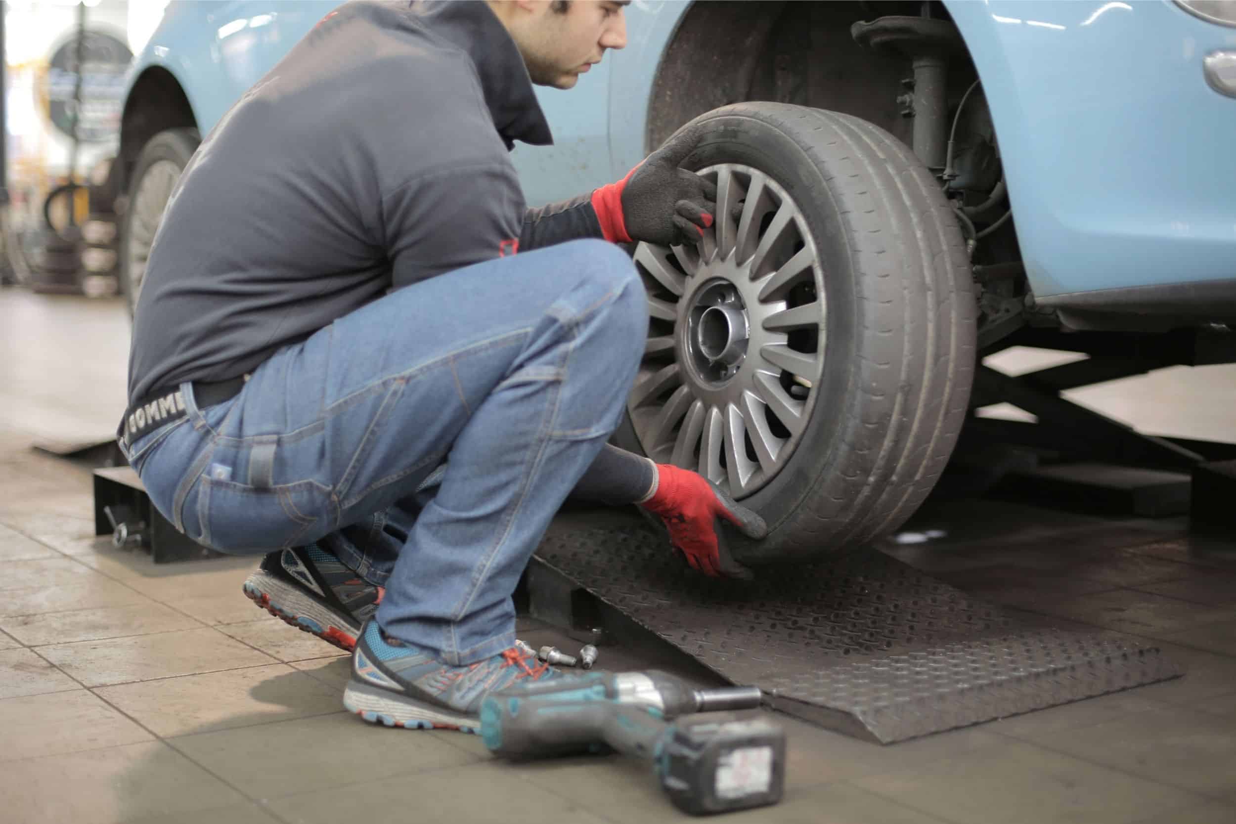 Man changing a car tyre